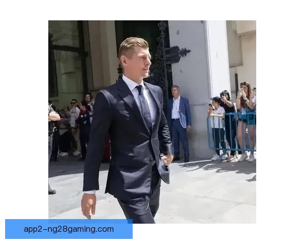 克罗斯在伯纳乌举办盛大告别仪式告别皇马球迷 克罗斯在伯纳乌举办盛大告别仪式告别皇马球迷